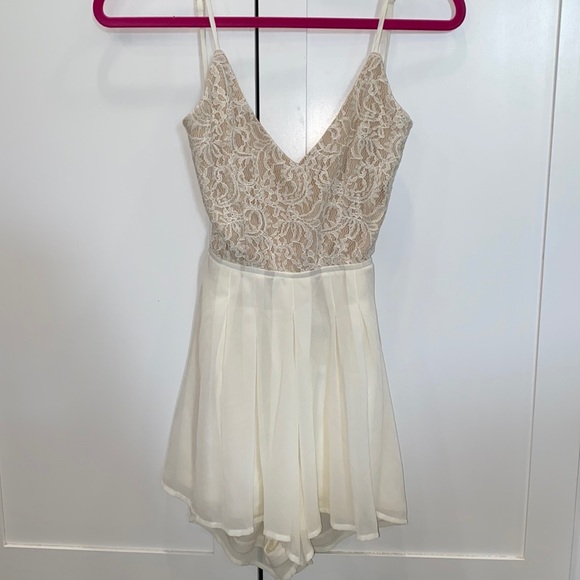 Open back with lace detailed romper - Picture 1 of 4